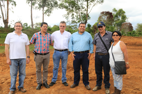 Foto: Socios Estratégicos Corporación Tecnicafe; de Izquierda a Derecha, Álvaro Soler, Director Multiscan;  César Echeverry, Director Ejecutivo Tecnicafé; Ricardo Oteros, Director Ejecutivo Supracafé España; Óscar Rodrigo Campo Hurtado, Gobernador del Cauca; Gerardo Montenegro, Director Ejecutivo Comité de Cafeteros del Cauca; Fabiola Tombé de la Asociación de Mujeres Cafeteras del Cauca AMUCC. Foto: Socios Estratégicos Corporación Tecnicafe; de Izquierda a Derecha, Álvaro Soler, Director Multiscan;  César Echeverry, Director Ejecutivo Tecnicafé; Ricardo Oteros, Director Ejecutivo Supracafé España; Óscar Rodrigo Campo Hurtado, Gobernador del Cauca; Gerardo Montenegro, Director Ejecutivo Comité de Cafeteros del Cauca; Fabiola Tombé de la Asociación de Mujeres Cafeteras del Cauca AMUCC.